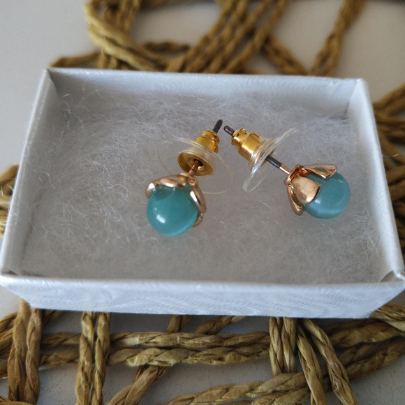 Larimar stud earrings from Dominican Republic - Picture 1 of 3
